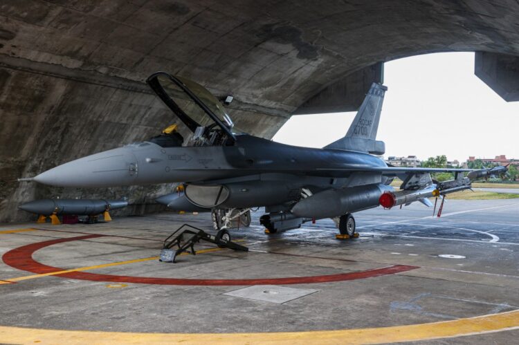 Tayvan’ın F-16 savaş uçakları depremden etkilendi