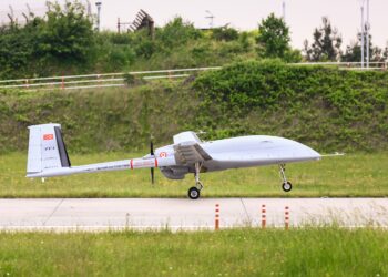 Bayraktar TB3 SİHA yerli motor ile rekor irtifaya çıktı!