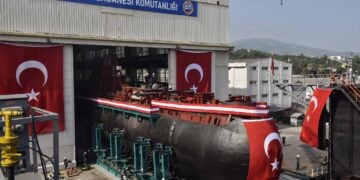 Üçüncü REİS sınıfı denizaltı yüzer havuza alındı