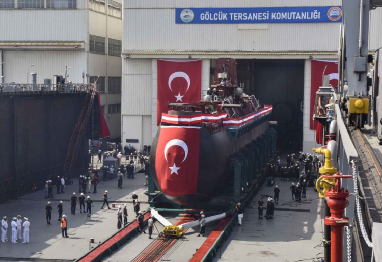 Üçüncü REİS sınıfı denizaltı yüzer havuza alındı