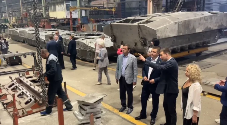 Rusya’nın yeni zırhlı aracı montaj hattında görüldü