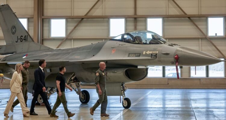 F-16 savaş uçakları Ukrayna’da