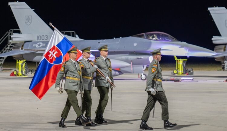 Slovakya’nın ilk F-16 Block 70 savaş uçakları hizmete girdi