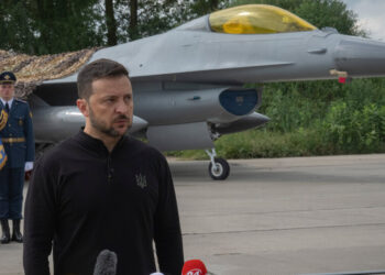 Ukrayna ilk F-16’larını teslim aldı