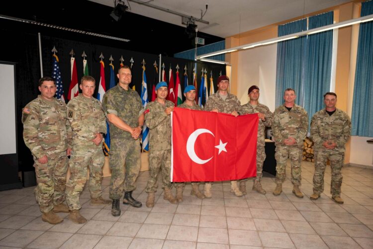 Türk keskin nişancı timinden önemli başarı