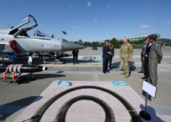 Azerbaycan JF-17 savaş uçaklarını teslim alıyor!