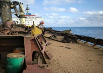 Türk ticaret gemisi Karadeniz’de vuruldu!