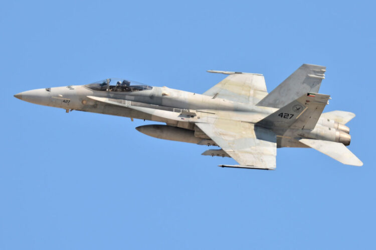 Malezya Kuveyt’in F/A-18 savaş uçaklarıyla ilgileniyor