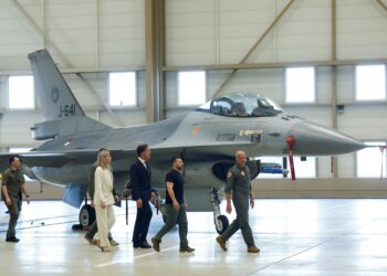 Hollanda’dan Ukrayna’ya F-16 savaş uçağı teslimatı