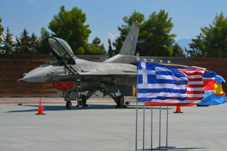 Yunanistan Ukraynalı pilotları eğitecek