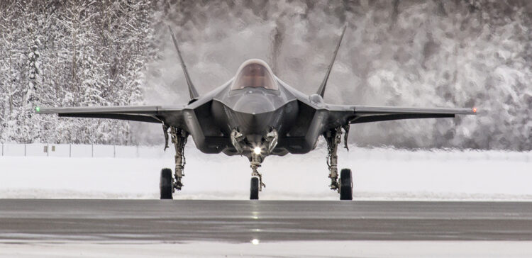 Finlandiya’nın ilk F-35 savaş uçağı üretim hattında