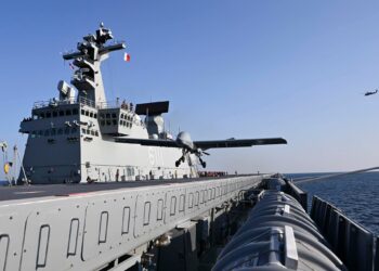 Bayraktar TB3’ün rakibi Mojave İHA amfibi hücum gemisinden havalandı