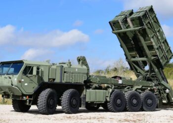 ABD’nin yeni çok namlulu roketatar sistemi görüldü