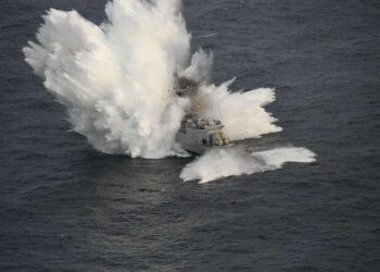 Fransız donanması yeni torpidosunu test ediyor