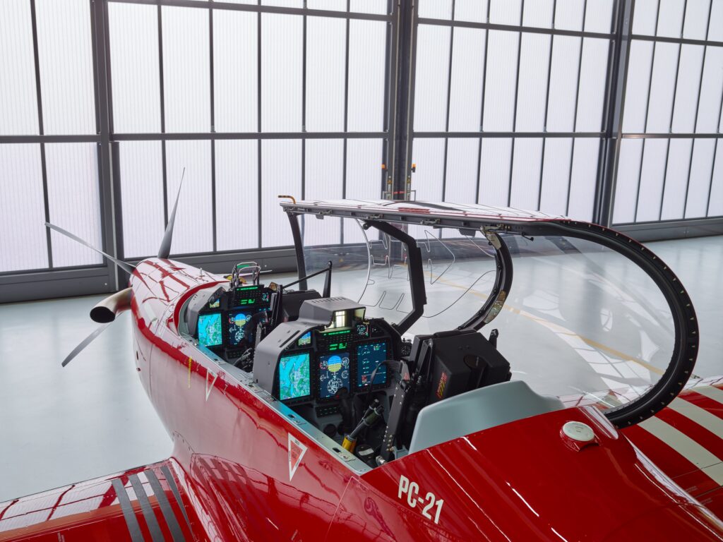 pc-21 kokpit