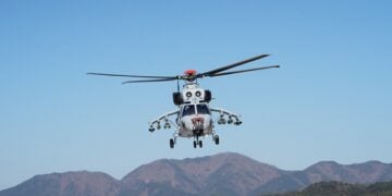 İlk uçuşu sırasında amfibi saldırı helikopteri prototipi. @KAI