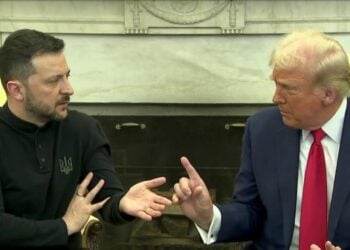 Trump ve Zelensky kameralar önünde kavga etti