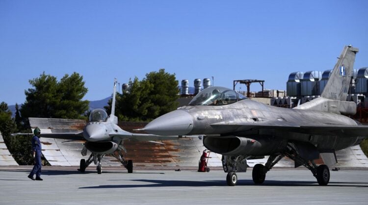 Yunanistan F-16 modernizasyon maliyetini düşürmeye çalışıyor