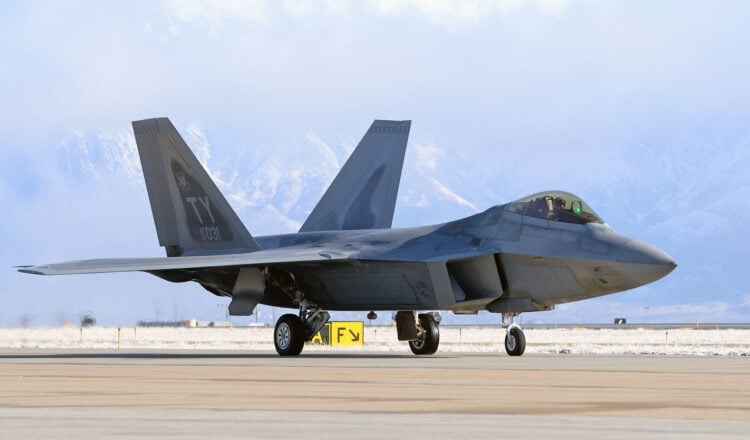 F-22 savaş uçakları 2040’lara kadar hizmette kalacak