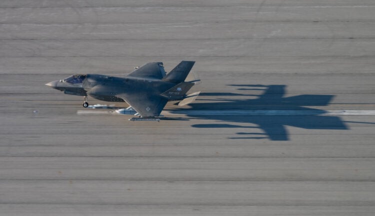F-35B’den uzun menzilli gemisavar füzesi ile ilk test uçuşu