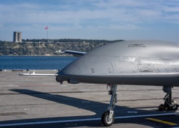 Bayraktar TB3’ün TCG ANADOLU ile testleri sürüyor