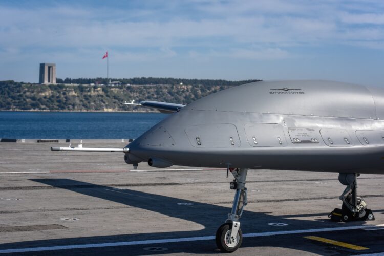 Bayraktar TB3’ün TCG ANADOLU ile testleri sürüyor