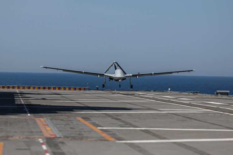 Bayraktar TB3’ün TCG ANADOLU ile testleri sürüyor