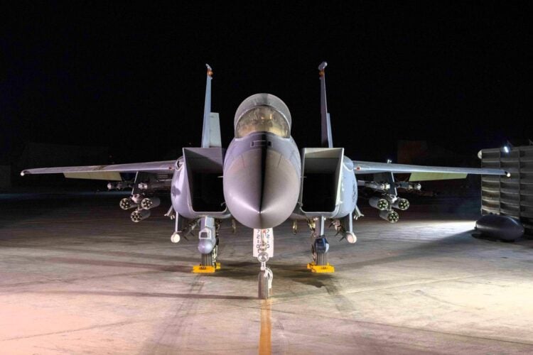 F-15E savaş uçağına İHA avı görevi