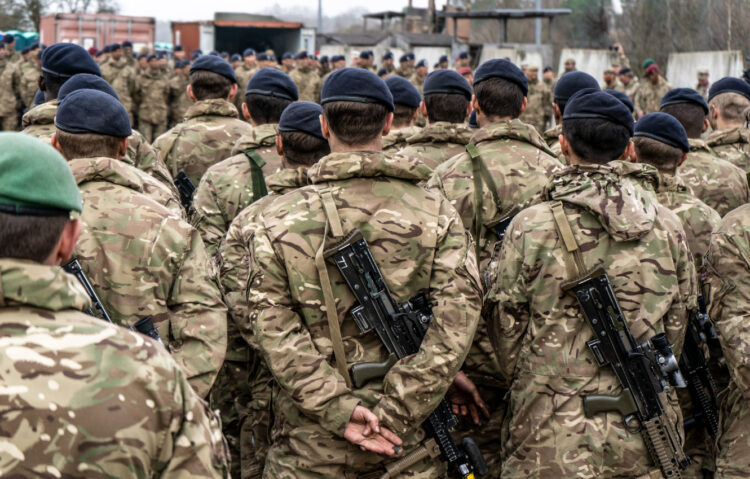Birleşik Krallık daha fazla asker eğitmek istiyor