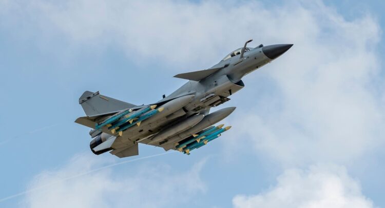 Çin’den Kolombiya’ya savaş uçağı teklifi