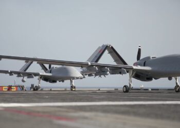 Bayraktar TB3’lerden TCG ANADOLU’ya art arda iniş ve kalkış