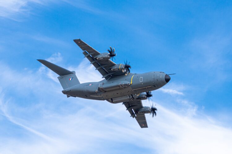 Fransa A400M’i silahlandırmayı değerlendiriyor