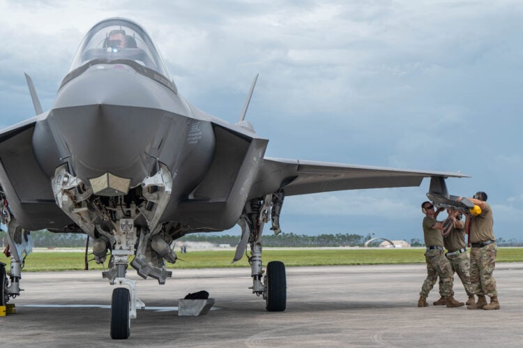 Birleşik Krallık’tan nükleer caydırıcılık yolunda savaş uçağı tedariki