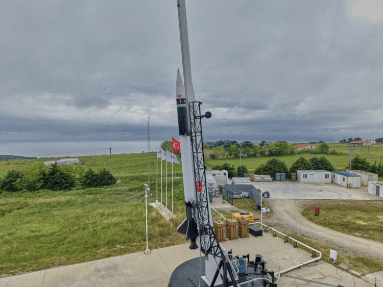 Hibrit itkili roket ile irtifa rekoru