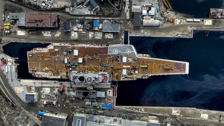 Rusya tek uçak gemisinden vaz mı geçiyor?