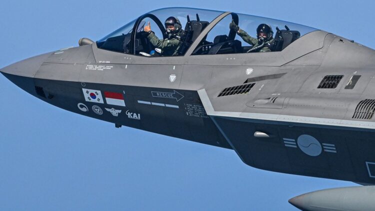 Polonya ve Endonezyalı pilotlar KF-21 ile havalandı