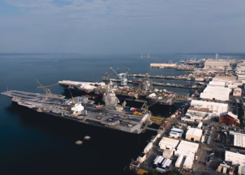 ABD’nin yeni uçak gemileri gecikmelerle karşı karşıya