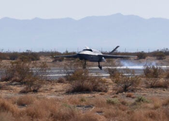 ABD’nin yeni insansız savaş uçağından ilk uçuş