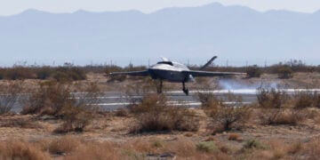 ABD’nin yeni insansız savaş uçağından ilk uçuş