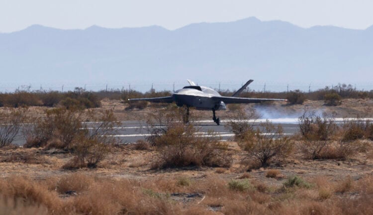 ABD’nin yeni insansız savaş uçağından ilk uçuş