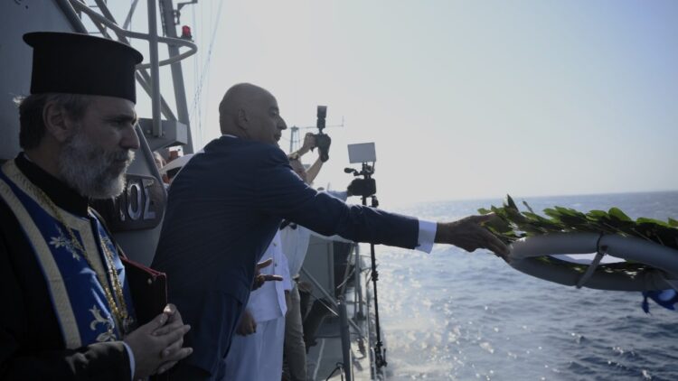 Yunanistan Savunma Bakanı’ndan modernizasyon açıklaması