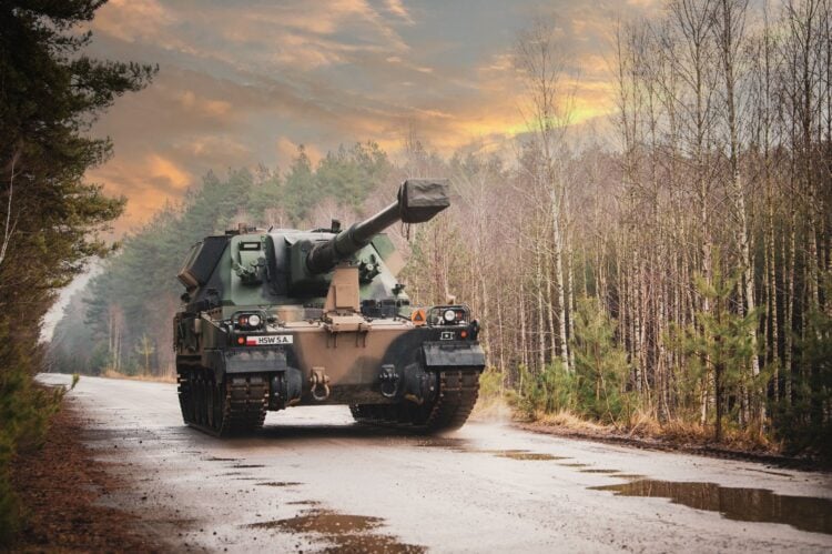 Polonya’ya obüs teslimatı