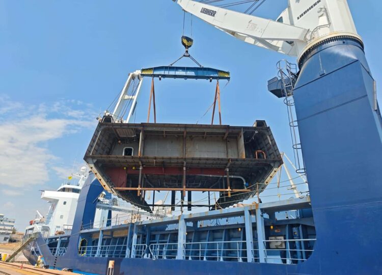 Yunan tersanesinden Fransa gemisi için parça teslimatı