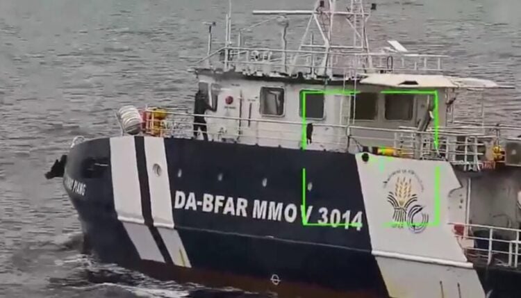 Çin Sahil Güvenliği’nden Filipinler gemisine su topu saldırısı