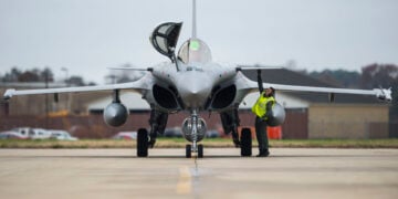 Fransa Polonya’ya savaş uçağı gönderiyor