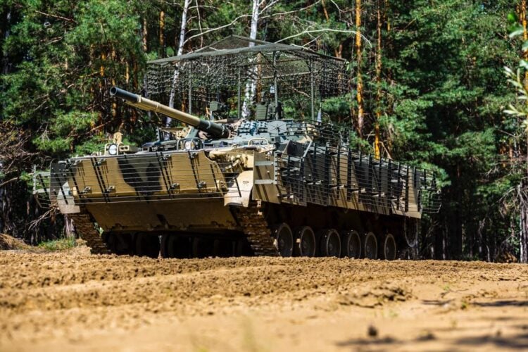 Rus ordusuna yeni zırhlı araç teslimatı