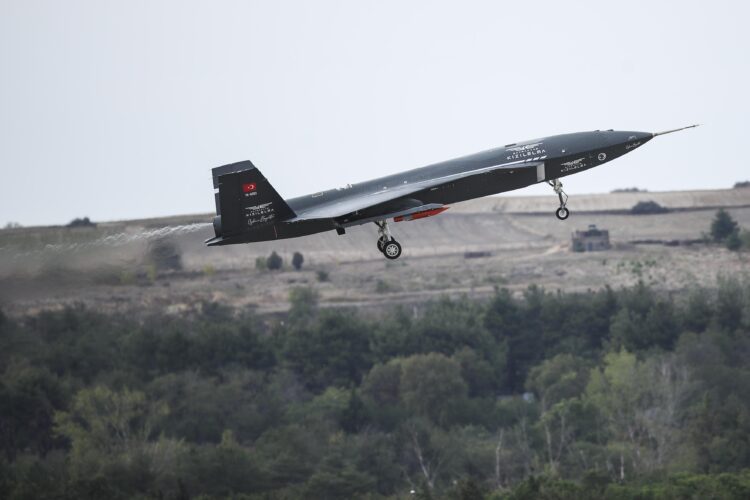 Bayraktar KIZILELMA ilk mühimmatlı uçuşunu gerçekleştirdi