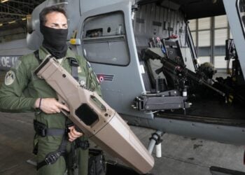 AB zirvesini dronlardan Fransız helikopteri koruyor