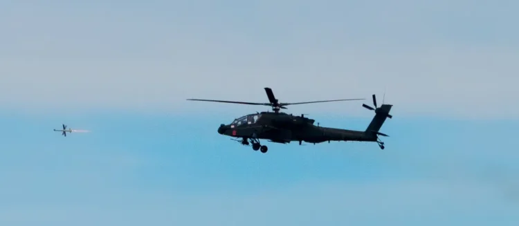 Apache helikopterinden Spike NLOS atışı