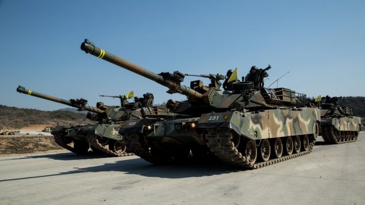 Güney Koreli K1 tankı personeli aşırı sıcaklarla baş başa